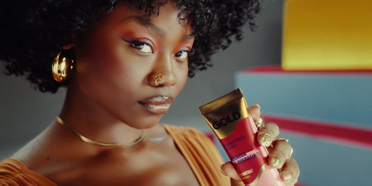 Niely Gold® relança marca com foco na beleza natural e periferia